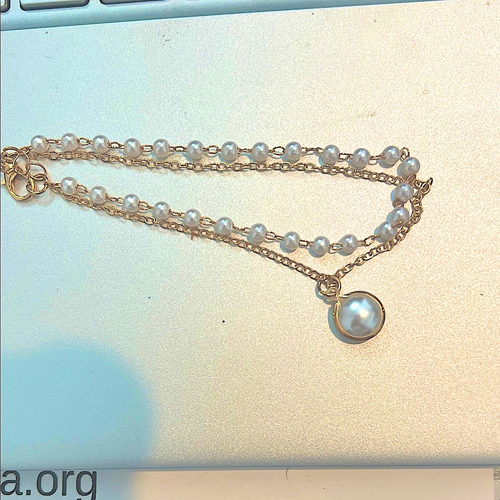 Elegant Gold and White Pearl Bracelet
